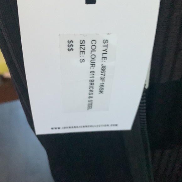 Gorgeous black dress John + Jenn - Picture 3 of 4